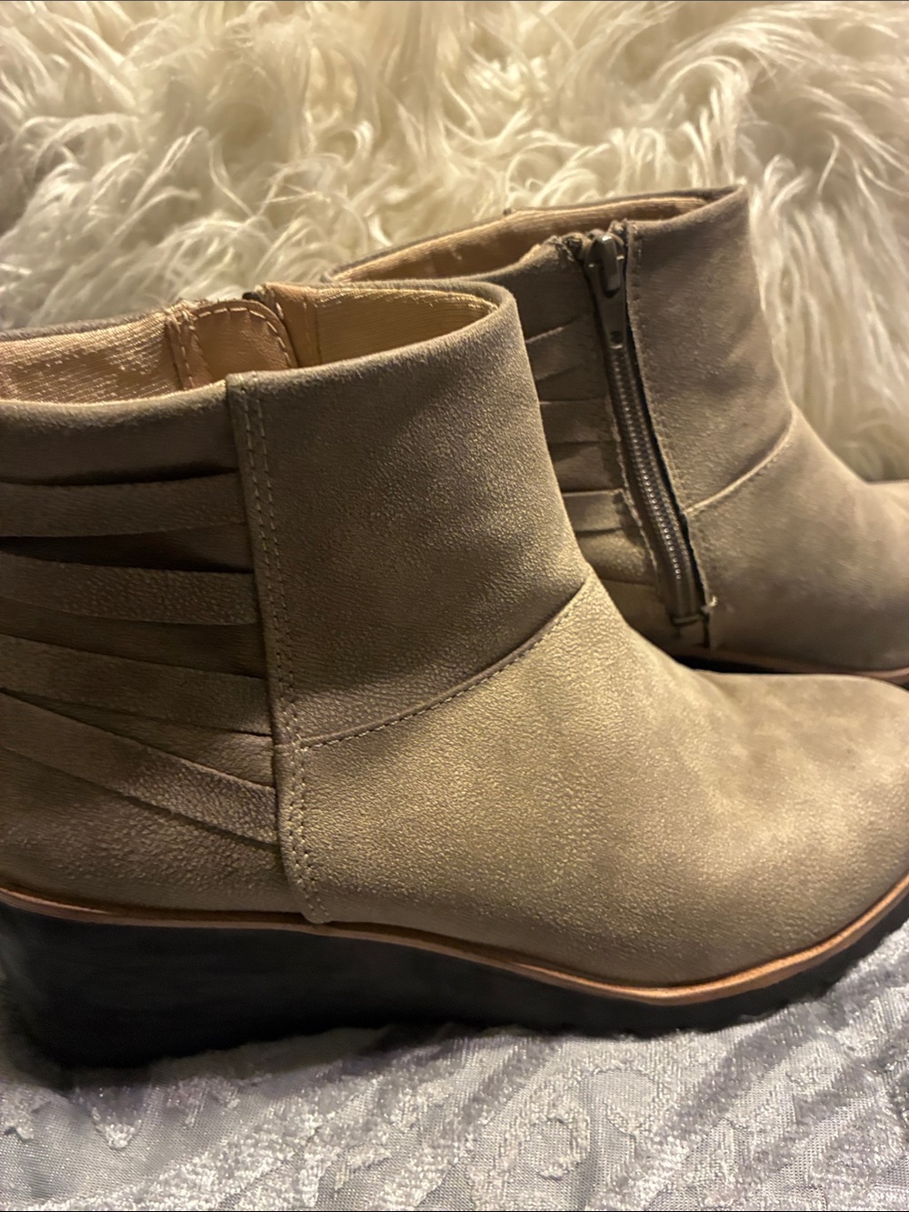 #551|(7W)Life Stride Taupe Suede-Look Wedge Ankle Boot 👢 zippers. Shock absorpti